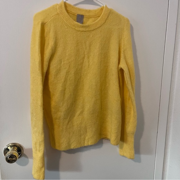 H&M Women’s Yellow Sweater Acrylic Alpaca Wool Crewneck Pullover Medium - Picture 2 of 12